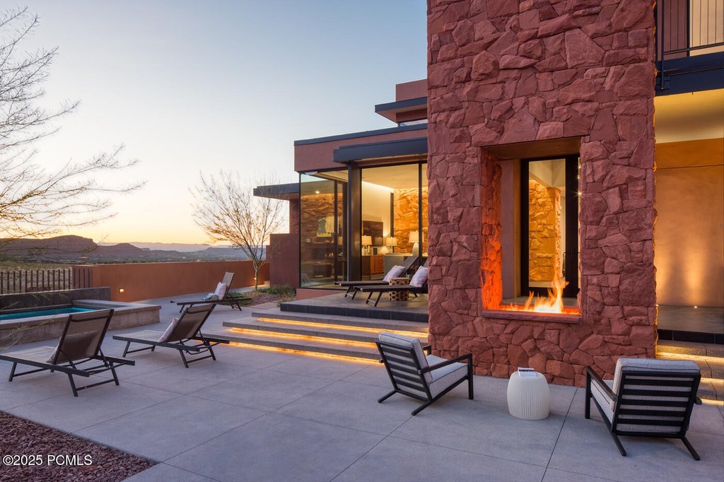 Ivins, Utah, 84738, United States, 5 Bedrooms Bedrooms, ,5.5 BathroomsBathrooms,Residential,Forsale,1994168