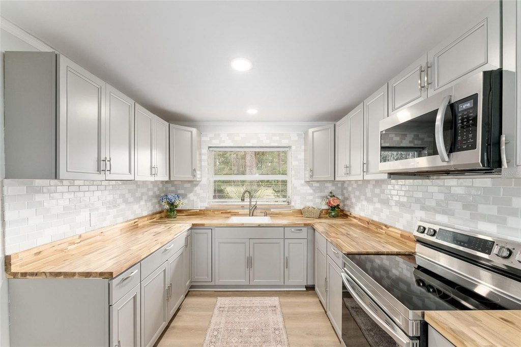 DUNNELLON, Florida, 34432, United States, 3 Bedrooms Bedrooms, ,3 BathroomsBathrooms,Residential,Forsale,2003999