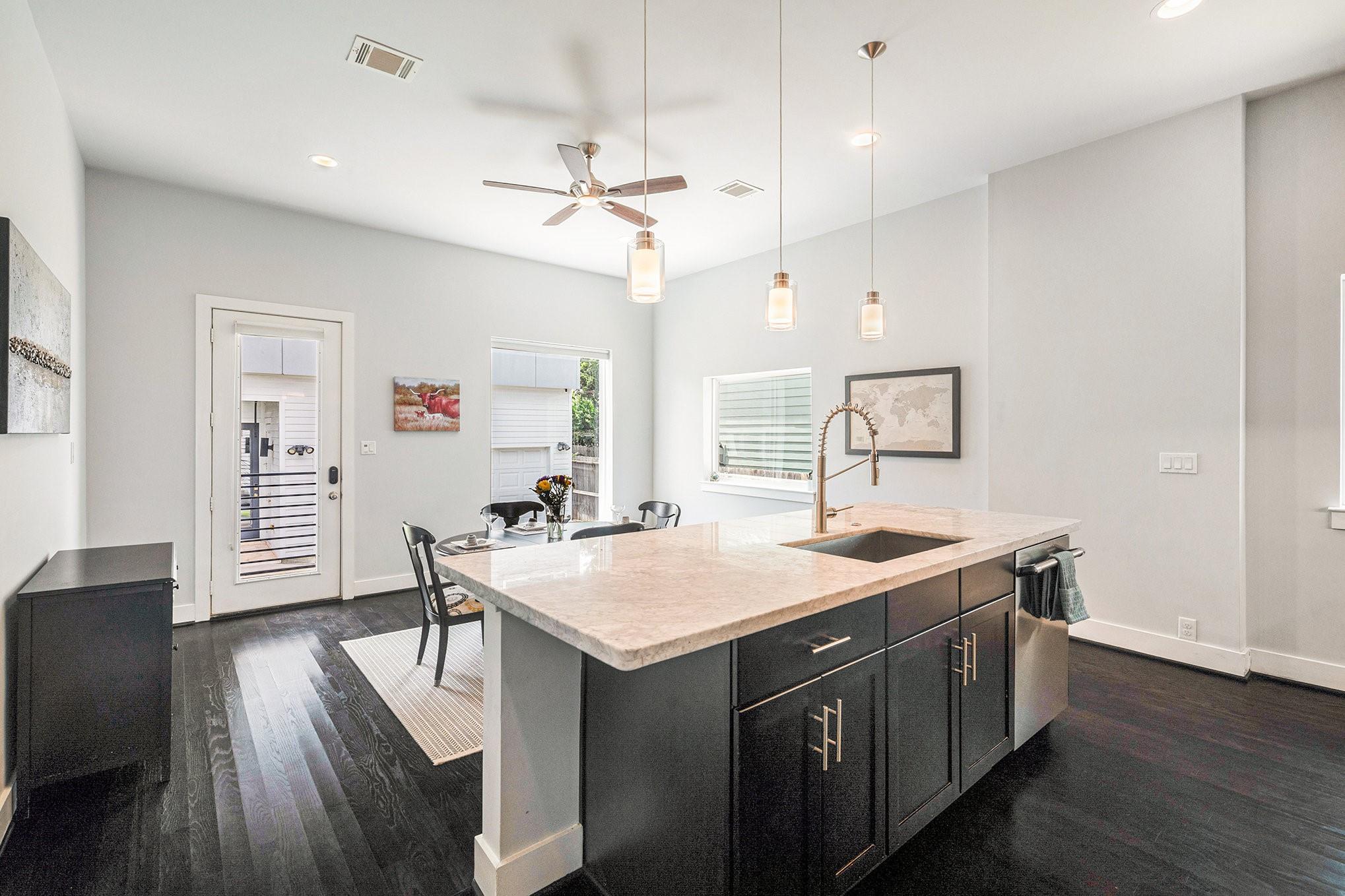 Houston, Texas, 77008, United States, 4 Bedrooms Bedrooms, ,3 BathroomsBathrooms,Residential,Forsale,1909995