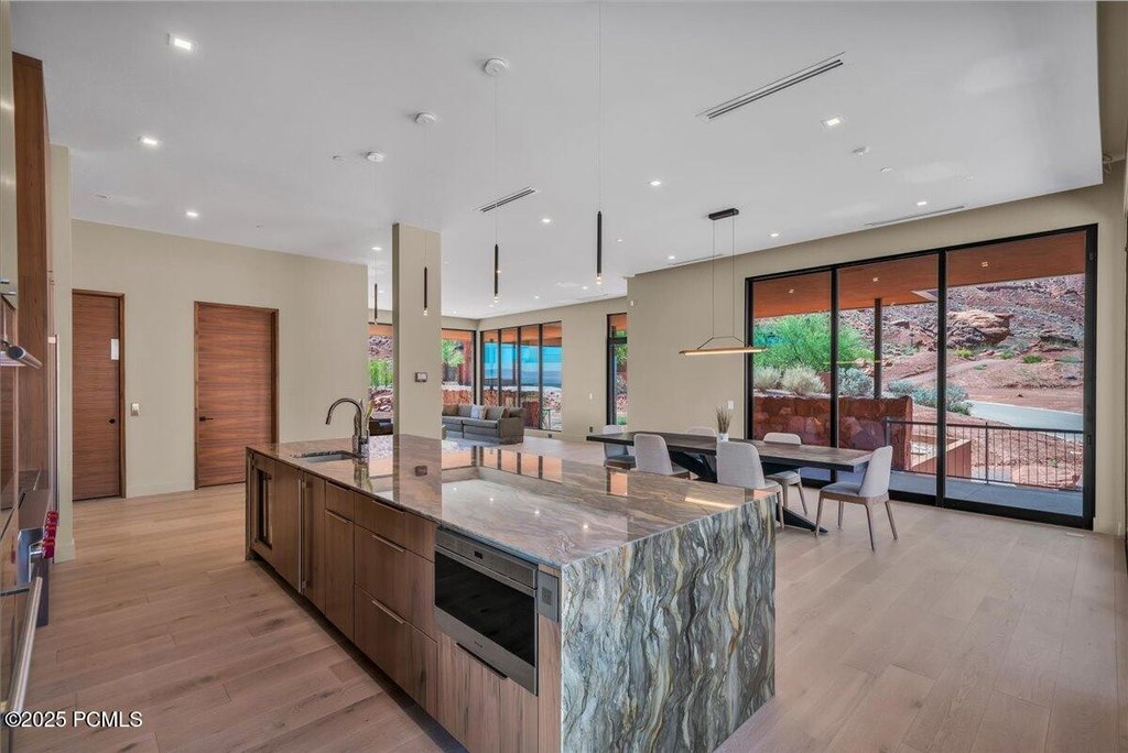 Ivins, Utah, 84738, United States, 5 Bedrooms Bedrooms, ,4.5 BathroomsBathrooms,Residential,Forsale,1994167