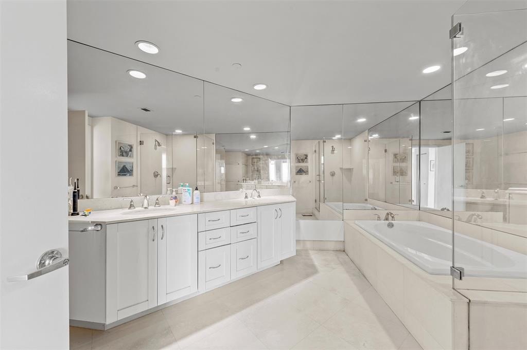 Fort Lauderdale, Florida, 33308, United States, 2 Bedrooms Bedrooms, ,2 BathroomsBathrooms,Residential,Forsale,1968178