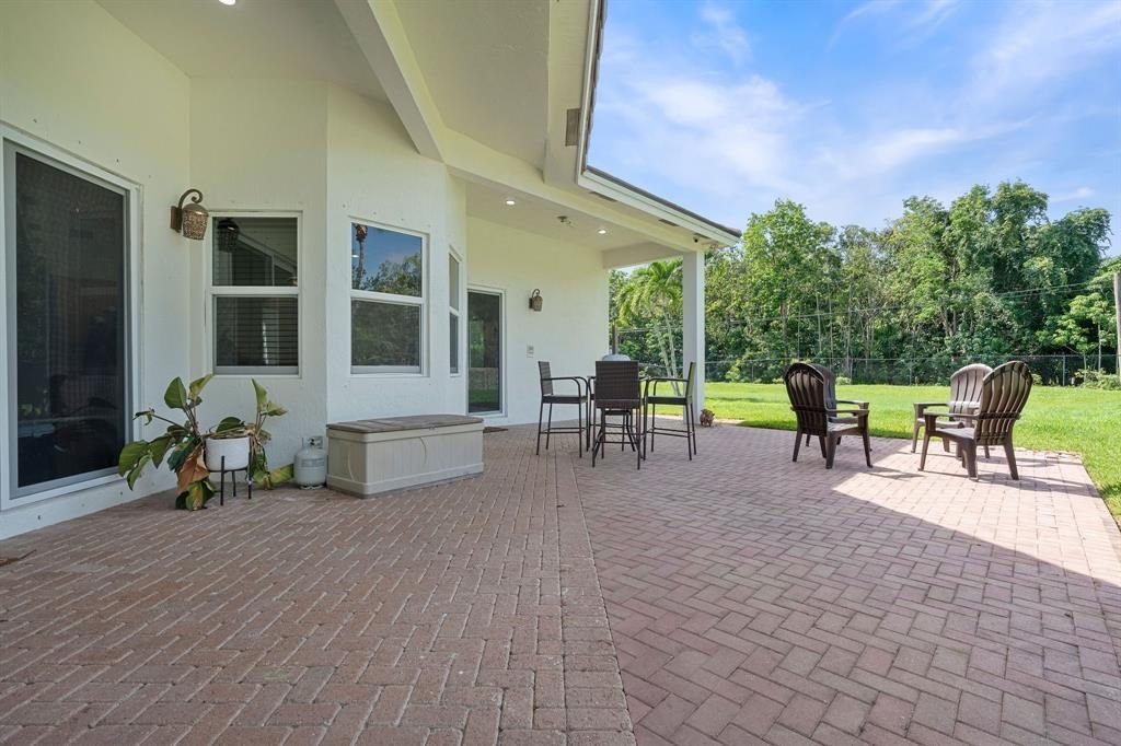Davie, Florida, 33326, United States, 5 Bedrooms Bedrooms, ,3 BathroomsBathrooms,Residential,Forsale,1927588