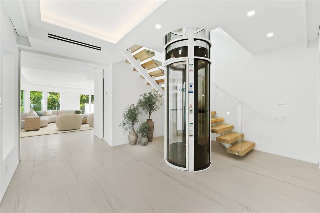 Fort Lauderdale, Florida, 33301, United States, 4 Bedrooms Bedrooms, ,4 BathroomsBathrooms,Residential,Forsale,1927563