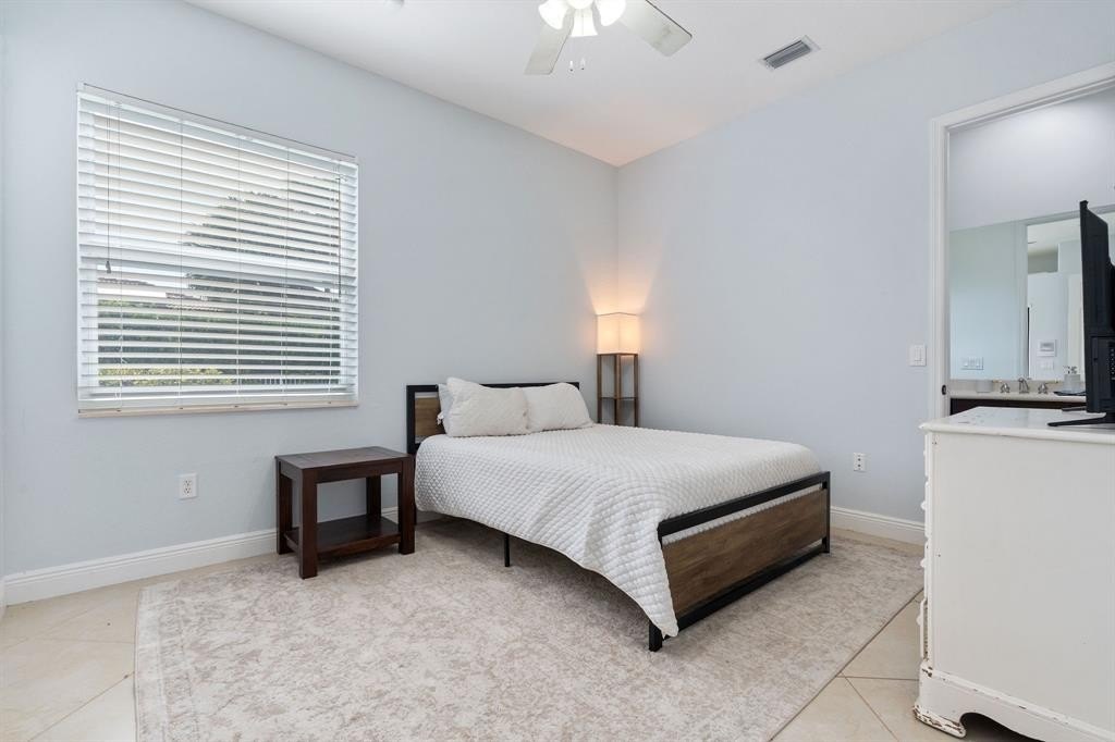 Davie, Florida, 33326, United States, 5 Bedrooms Bedrooms, ,3 BathroomsBathrooms,Residential,Forsale,1927588