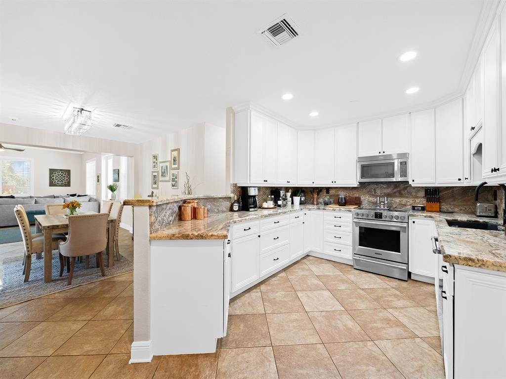 Wilton Manors, Florida, 33311, United States, 2 Bedrooms Bedrooms, ,2 BathroomsBathrooms,Residential,Forsale,1927559