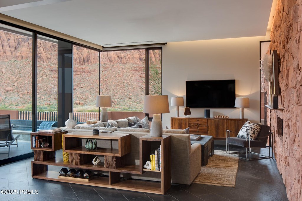 Ivins, Utah, 84738, United States, 5 Bedrooms Bedrooms, ,5.5 BathroomsBathrooms,Residential,Forsale,1994168