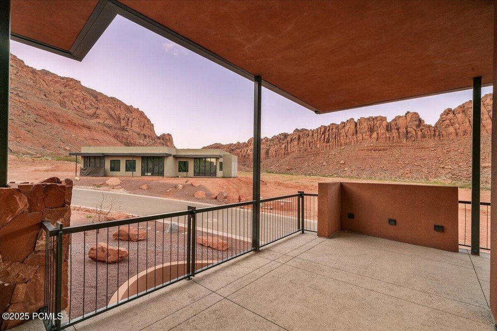 Ivins, Utah, 84738, United States, 5 Bedrooms Bedrooms, ,4.5 BathroomsBathrooms,Residential,Forsale,1994167