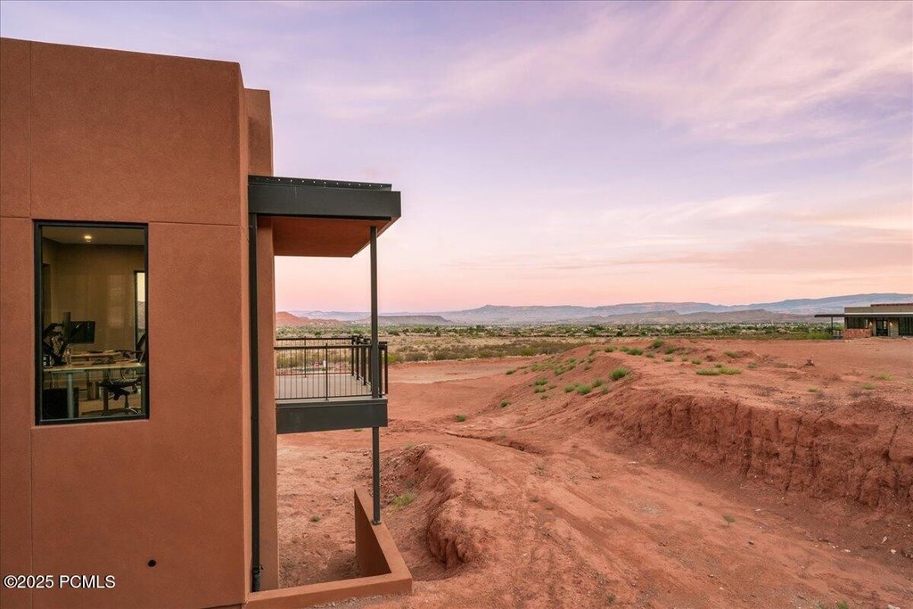 Ivins, Utah, 84738, United States, 5 Bedrooms Bedrooms, ,4.5 BathroomsBathrooms,Residential,Forsale,1994167