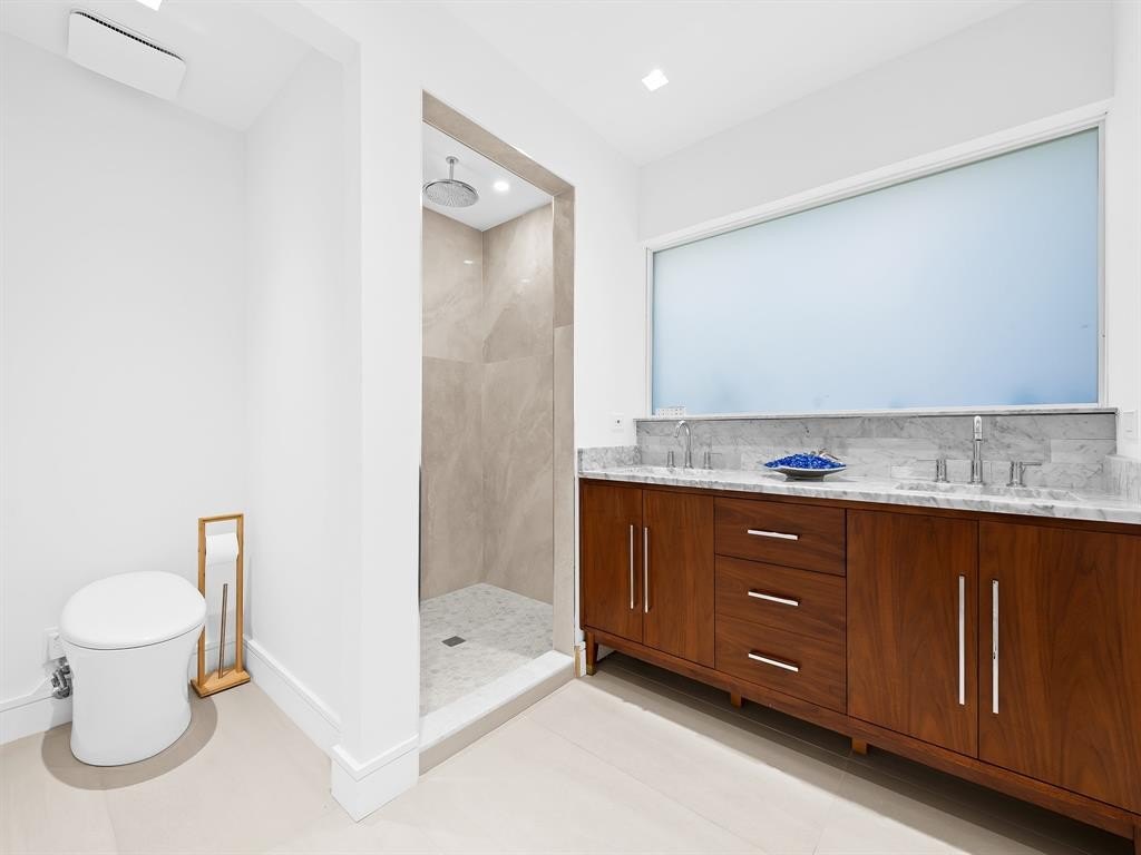 Wilton Manors, Florida, 33334, United States, 2 Bedrooms Bedrooms, ,2 BathroomsBathrooms,Residential,Forsale,1927556