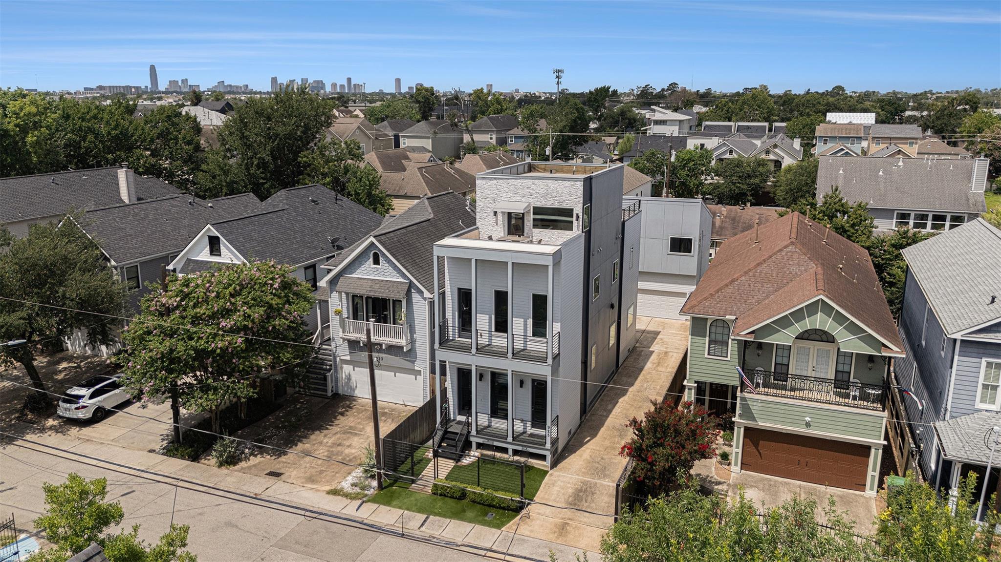 Houston, Texas, 77008, United States, 4 Bedrooms Bedrooms, ,3 BathroomsBathrooms,Residential,Forsale,1909995