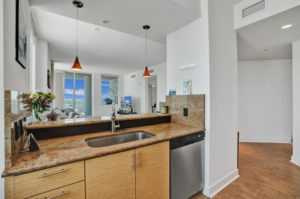 Fort Lauderdale, Florida, 33301, United States, 2 Bedrooms Bedrooms, ,2.5 BathroomsBathrooms,Residential,Forsale,1927578