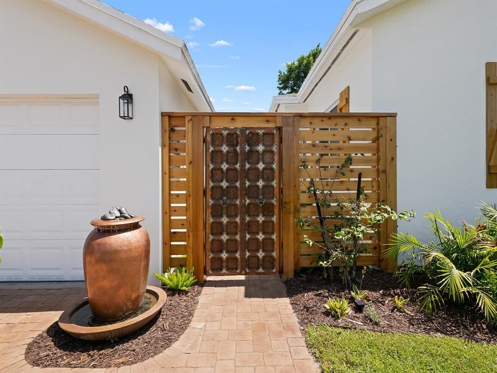 Wilton Manors, Florida, 33311, United States, 2 Bedrooms Bedrooms, ,2 BathroomsBathrooms,Residential,Forsale,1927559