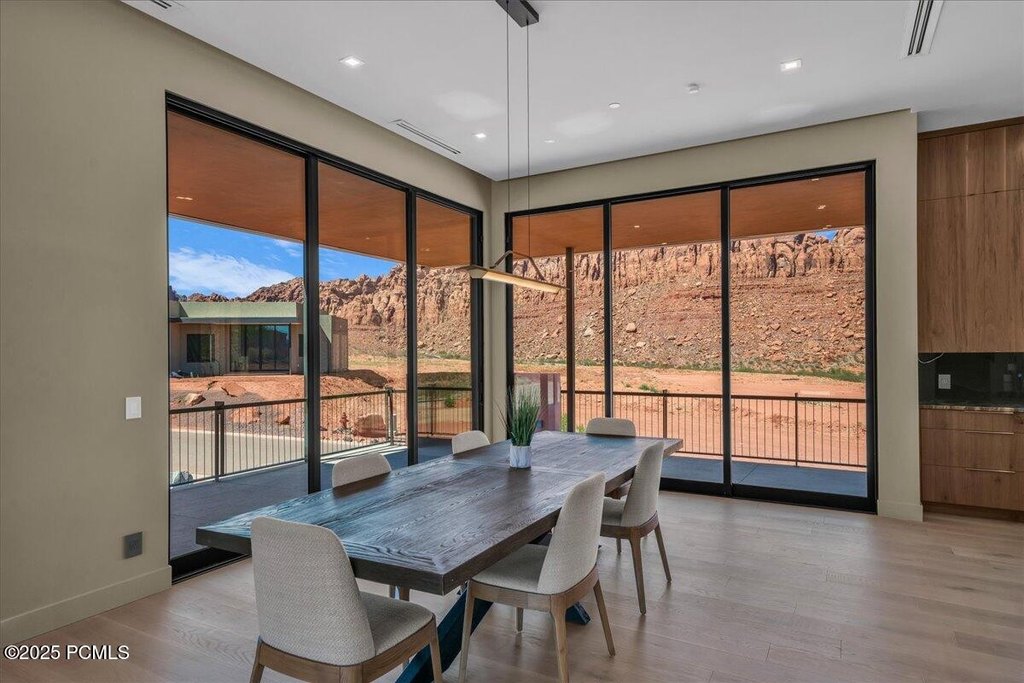 Ivins, Utah, 84738, United States, 5 Bedrooms Bedrooms, ,4.5 BathroomsBathrooms,Residential,Forsale,1994167