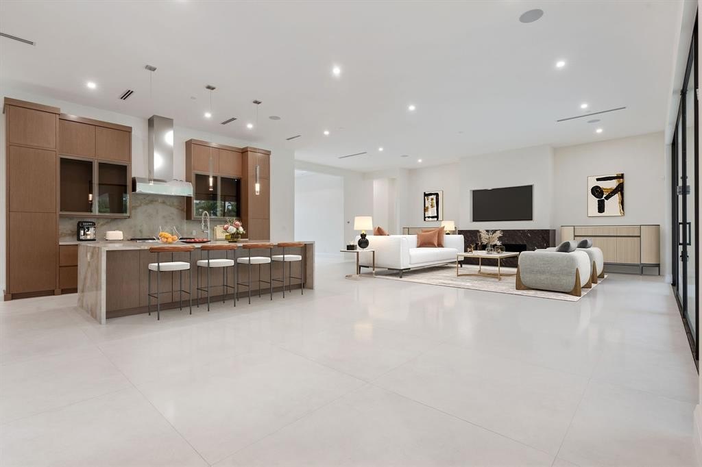 Plantation, Florida, 33323, United States, 5 Bedrooms Bedrooms, ,6.5 BathroomsBathrooms,Residential,Forsale,1927587