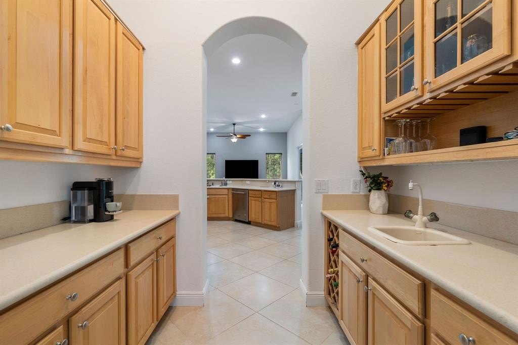 Davie, Florida, 33326, United States, 5 Bedrooms Bedrooms, ,3 BathroomsBathrooms,Residential,Forsale,1927588
