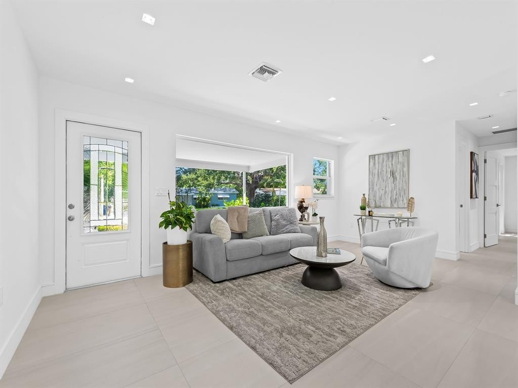 Wilton Manors, Florida, 33334, United States, 2 Bedrooms Bedrooms, ,2 BathroomsBathrooms,Residential,Forsale,1927556