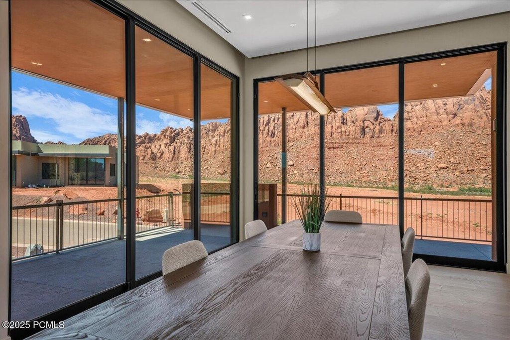 Ivins, Utah, 84738, United States, 5 Bedrooms Bedrooms, ,4.5 BathroomsBathrooms,Residential,Forsale,1994167