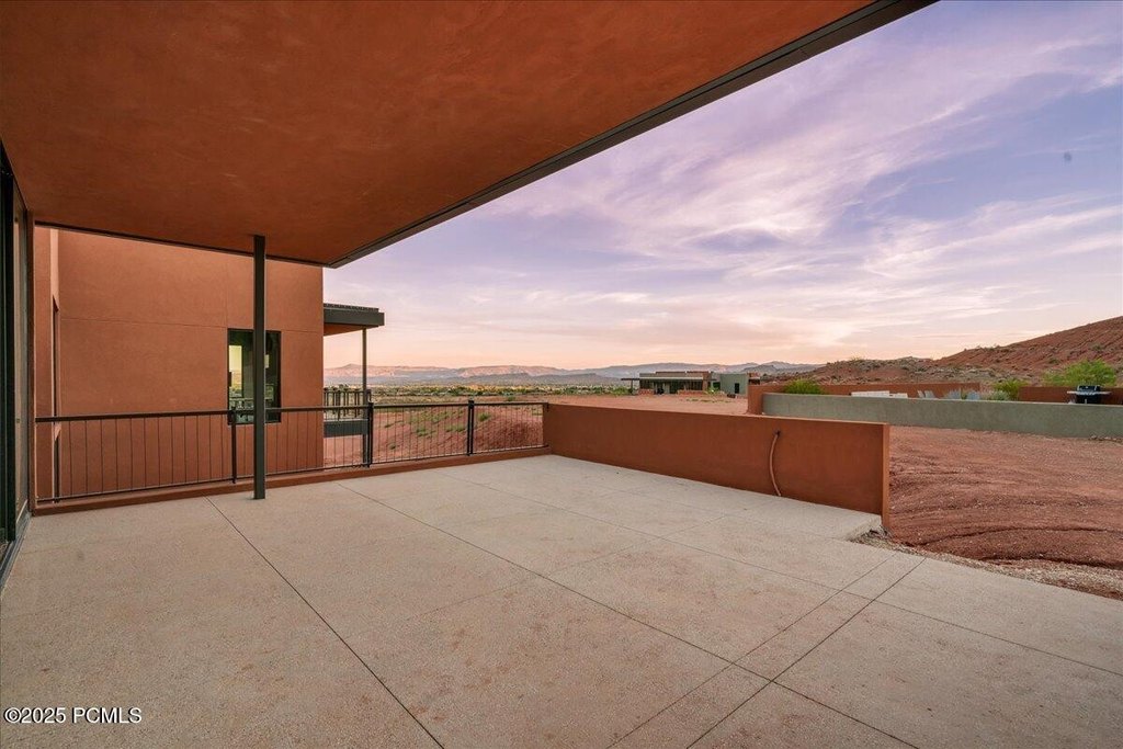 Ivins, Utah, 84738, United States, 5 Bedrooms Bedrooms, ,4.5 BathroomsBathrooms,Residential,Forsale,1994167