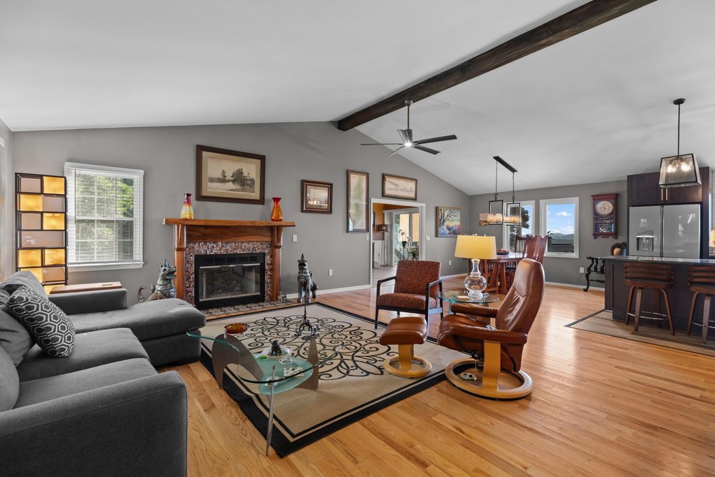 Dandridge, Tennessee, 37725, United States, 3 Bedrooms Bedrooms, ,3 BathroomsBathrooms,Residential,Forsale,1986956