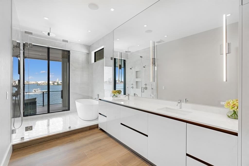 Fort Lauderdale, Florida, 33316, United States, 5 Bedrooms Bedrooms, ,6.5 BathroomsBathrooms,Residential,Forsale,1951896
