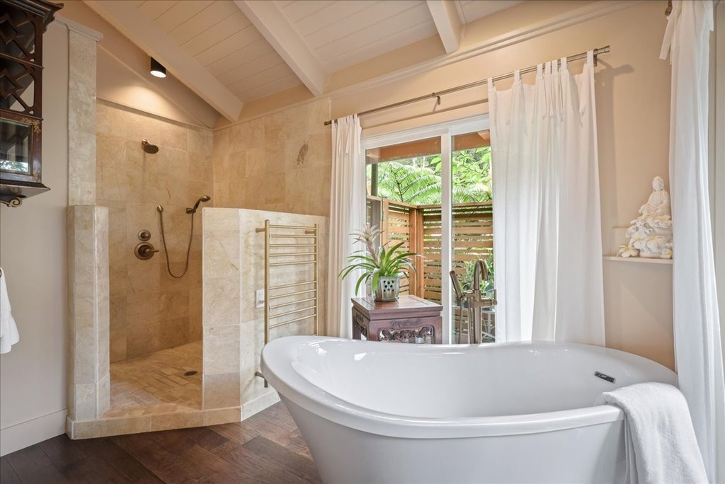 Kailua-Kona, Hawaii, 96740, United States, 5 Bedrooms Bedrooms, ,4.5 BathroomsBathrooms,Residential,Forsale,2004385