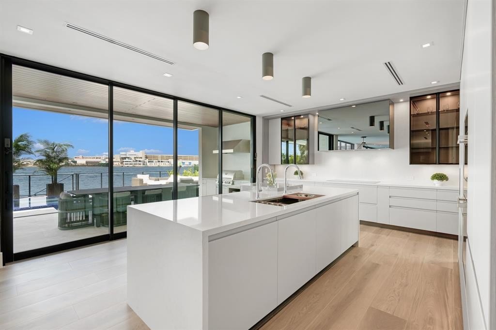 Fort Lauderdale, Florida, 33316, United States, 5 Bedrooms Bedrooms, ,6.5 BathroomsBathrooms,Residential,Forsale,1951896