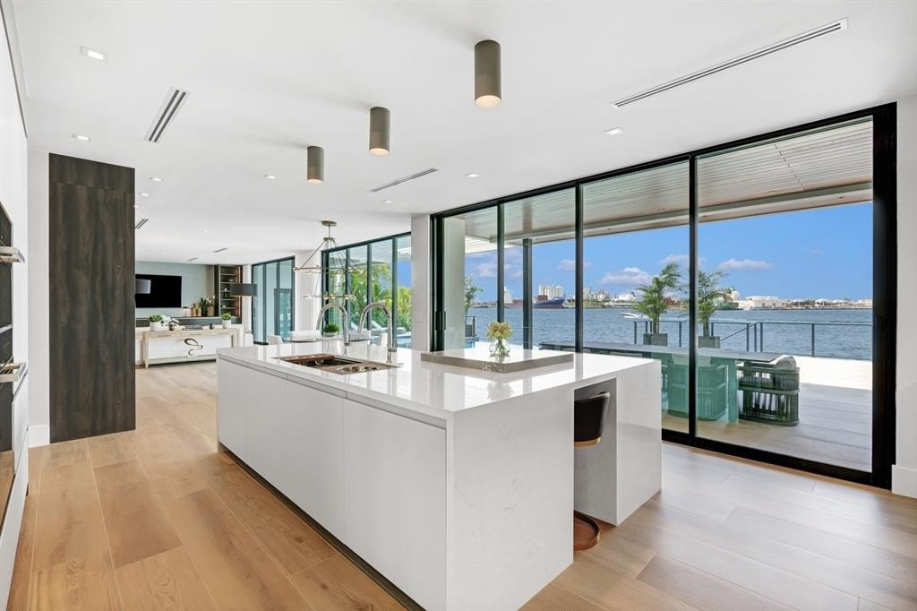 Fort Lauderdale, Florida, 33316, United States, 5 Bedrooms Bedrooms, ,6.5 BathroomsBathrooms,Residential,Forsale,1951896