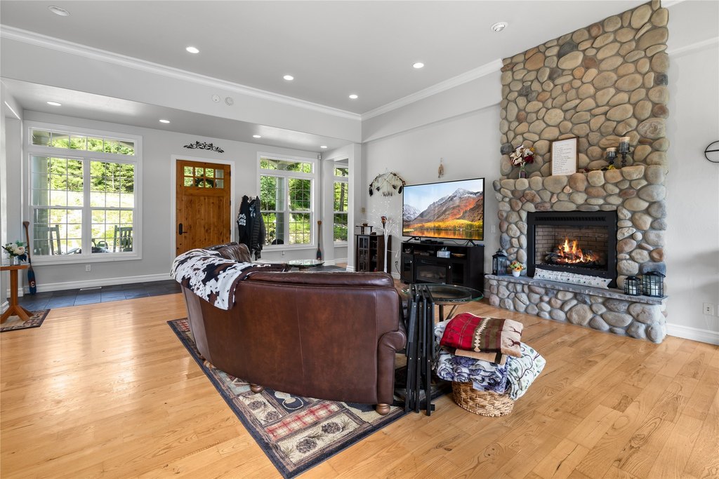 Rollins, Montana, 59931, United States, 5 Bedrooms Bedrooms, ,4 BathroomsBathrooms,Residential,Forsale,1941184