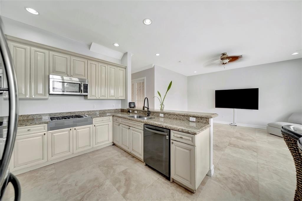 Fort Lauderdale, Florida, 33315, United States, 5 Bedrooms Bedrooms, ,4 BathroomsBathrooms,Residential,Forsale,1884598