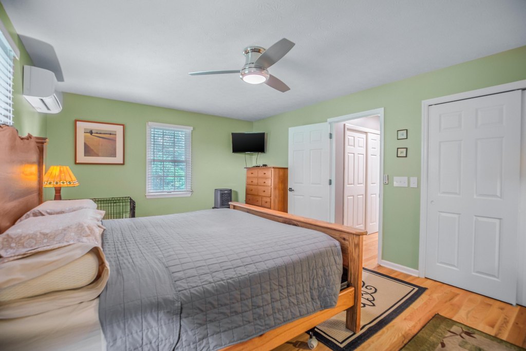 Dandridge, Tennessee, 37725, United States, 3 Bedrooms Bedrooms, ,3 BathroomsBathrooms,Residential,Forsale,1986956