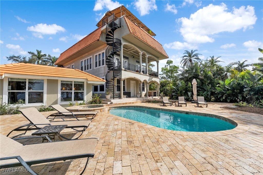 Fort Myers, Florida, 33901, United States, 6 Bedrooms Bedrooms, ,6.5 BathroomsBathrooms,Residential,Forsale,1995079