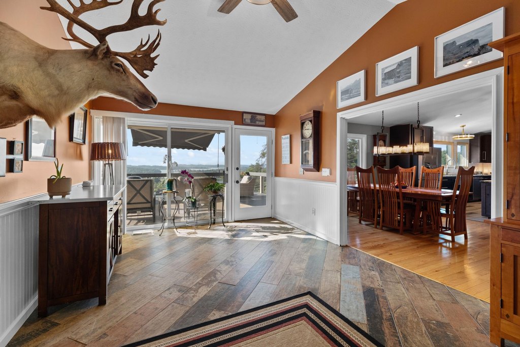 Dandridge, Tennessee, 37725, United States, 3 Bedrooms Bedrooms, ,3 BathroomsBathrooms,Residential,Forsale,1986956