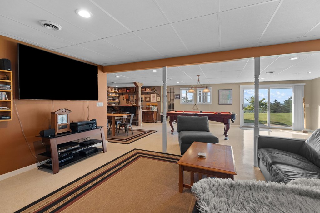 Dandridge, Tennessee, 37725, United States, 3 Bedrooms Bedrooms, ,3 BathroomsBathrooms,Residential,Forsale,1986956