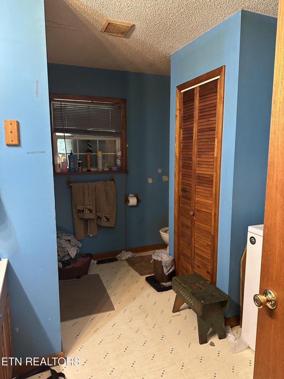 Rockwood, Tennessee, 37854, United States, 3 Bedrooms Bedrooms, ,2 BathroomsBathrooms,Residential,Forsale,1929833