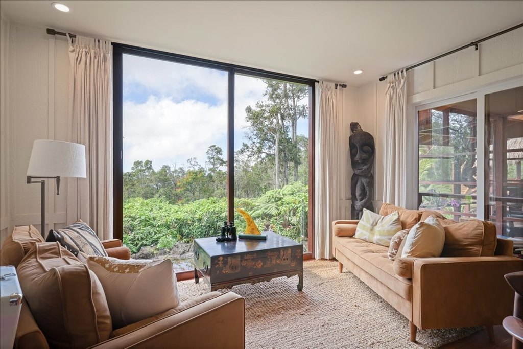 Kailua-Kona, Hawaii, 96740, United States, 5 Bedrooms Bedrooms, ,4.5 BathroomsBathrooms,Residential,Forsale,2004385