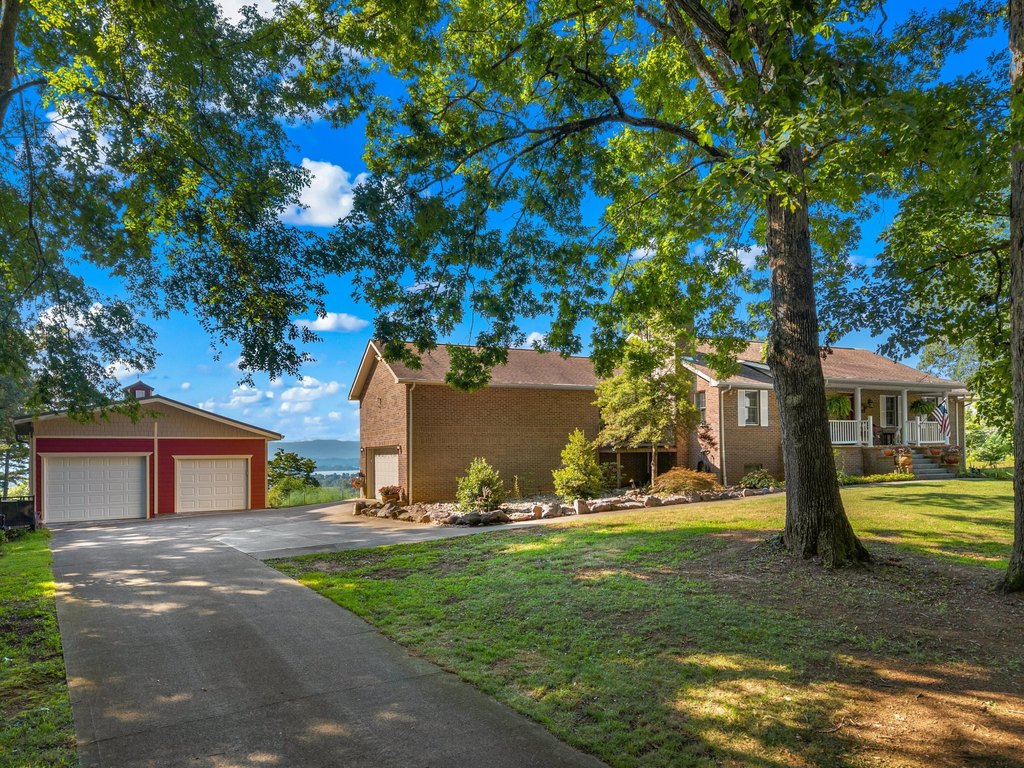 Dandridge, Tennessee, 37725, United States, 3 Bedrooms Bedrooms, ,3 BathroomsBathrooms,Residential,Forsale,1986956