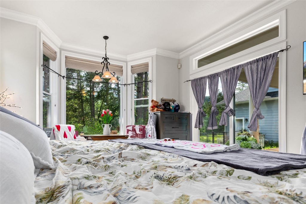 Rollins, Montana, 59931, United States, 5 Bedrooms Bedrooms, ,4 BathroomsBathrooms,Residential,Forsale,1941184