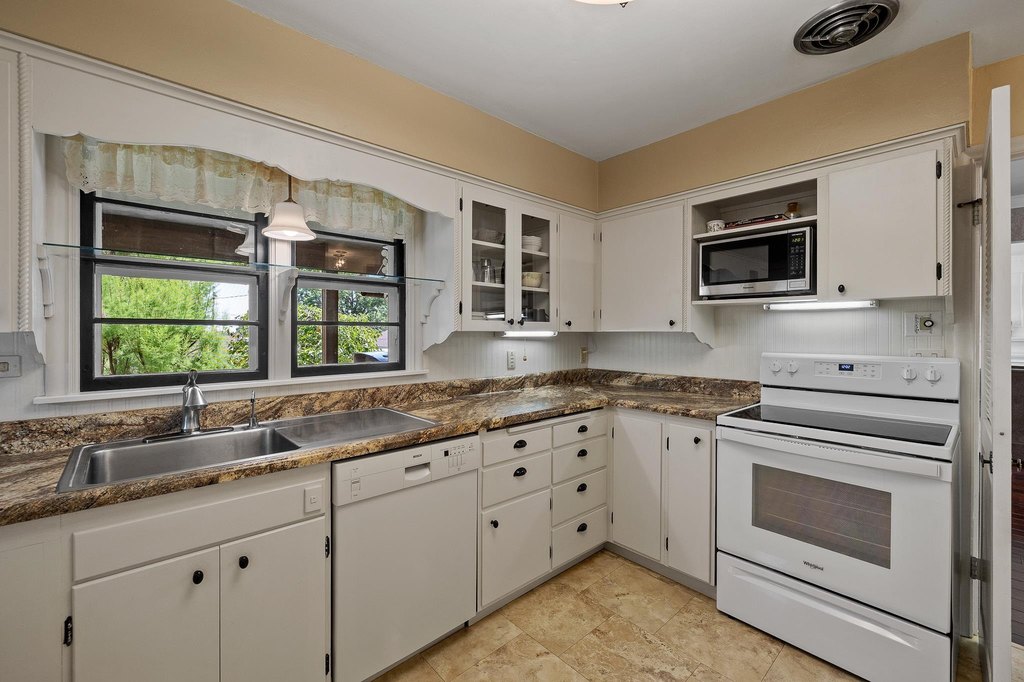 Rapid City, South Dakota, 57701, United States, 4 Bedrooms Bedrooms, ,4.5 BathroomsBathrooms,Residential,Forsale,1918999