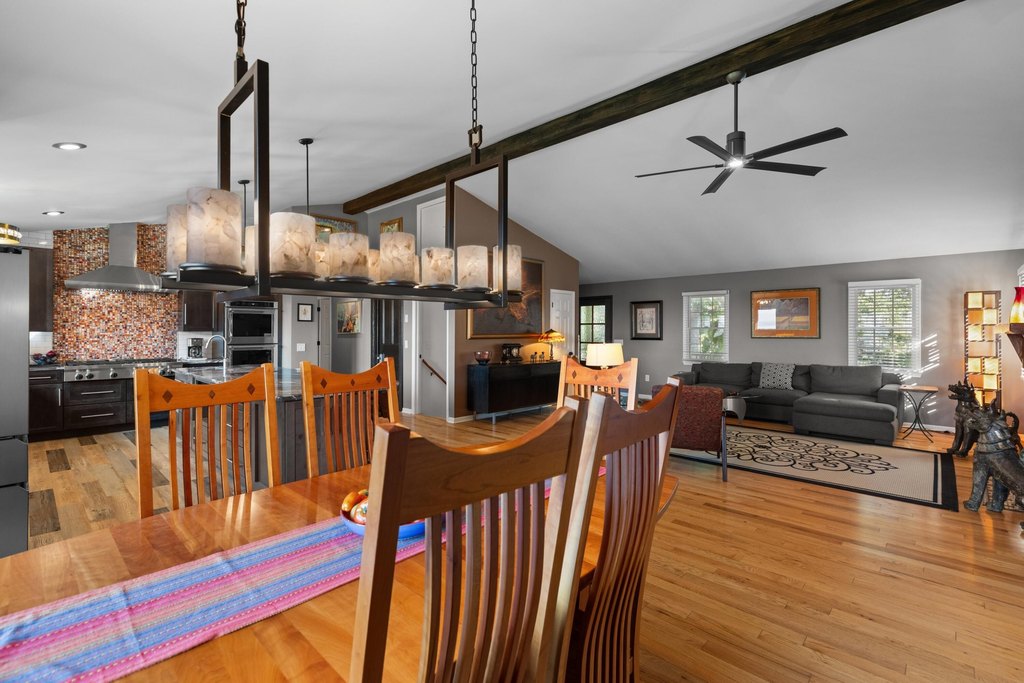 Dandridge, Tennessee, 37725, United States, 3 Bedrooms Bedrooms, ,3 BathroomsBathrooms,Residential,Forsale,1986956