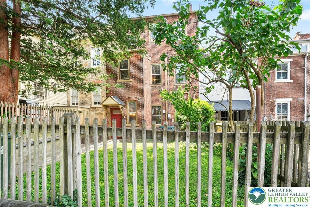 Bethlehem City, Pennsylvania, 18018, United States, 2 Bedrooms Bedrooms, ,1.5 BathroomsBathrooms,Residential,Forsale,2004211