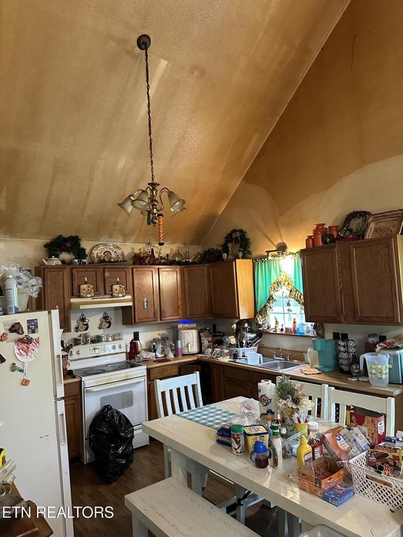 Rockwood, Tennessee, 37854, United States, 3 Bedrooms Bedrooms, ,2 BathroomsBathrooms,Residential,Forsale,1929833