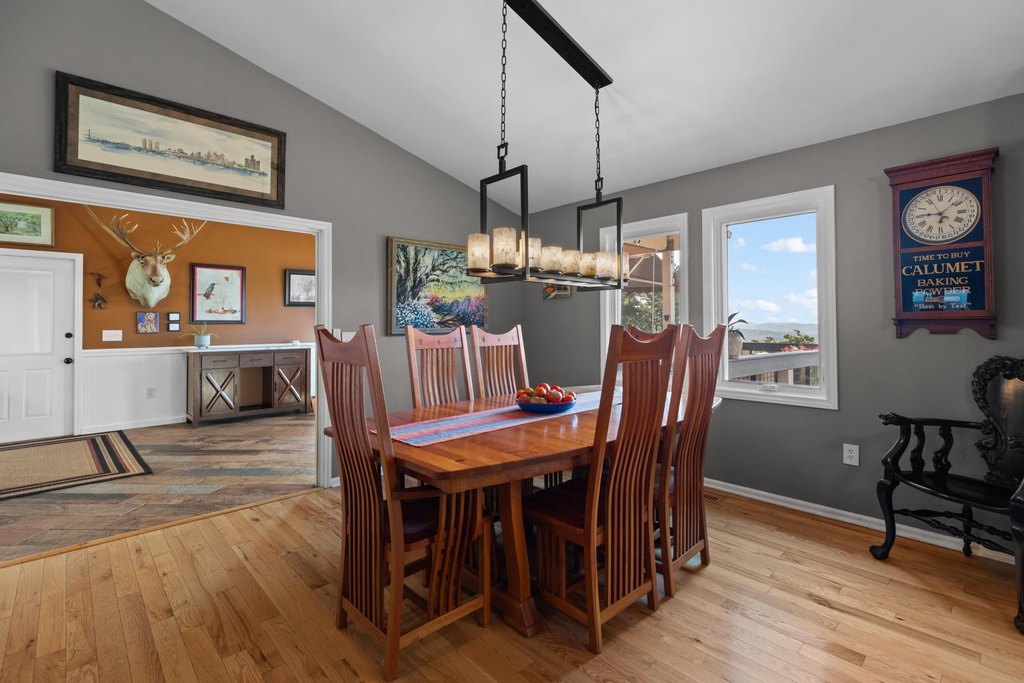 Dandridge, Tennessee, 37725, United States, 3 Bedrooms Bedrooms, ,3 BathroomsBathrooms,Residential,Forsale,1986956