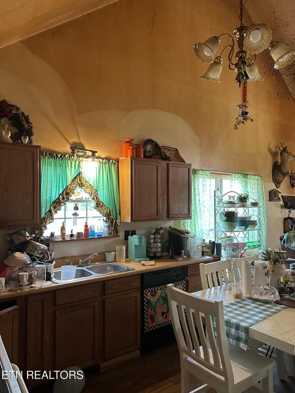 Rockwood, Tennessee, 37854, United States, 3 Bedrooms Bedrooms, ,2 BathroomsBathrooms,Residential,Forsale,1929833