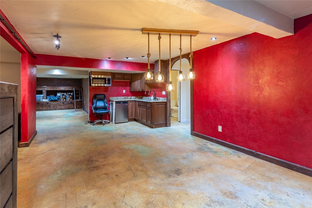 Rollins, Montana, 59931, United States, 5 Bedrooms Bedrooms, ,4 BathroomsBathrooms,Residential,Forsale,1941184