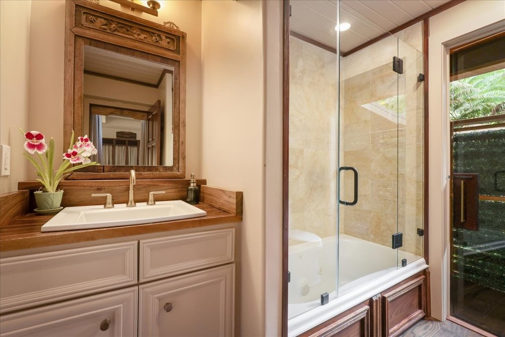 Kailua-Kona, Hawaii, 96740, United States, 5 Bedrooms Bedrooms, ,4.5 BathroomsBathrooms,Residential,Forsale,2004385