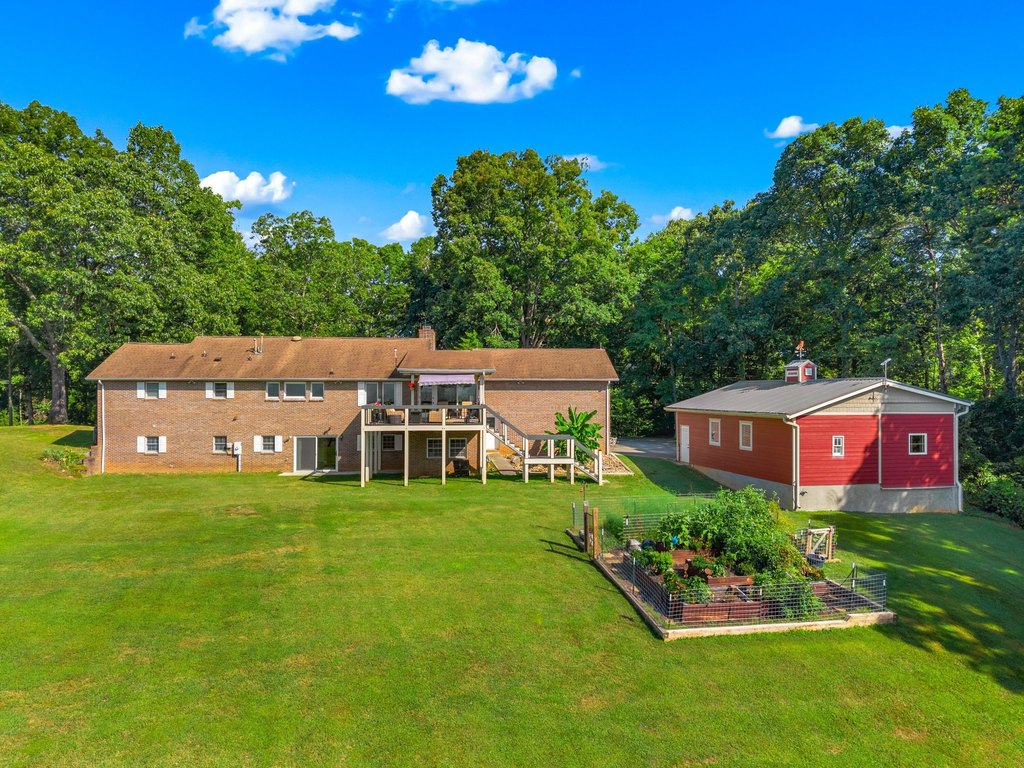 Dandridge, Tennessee, 37725, United States, 3 Bedrooms Bedrooms, ,3 BathroomsBathrooms,Residential,Forsale,1986956