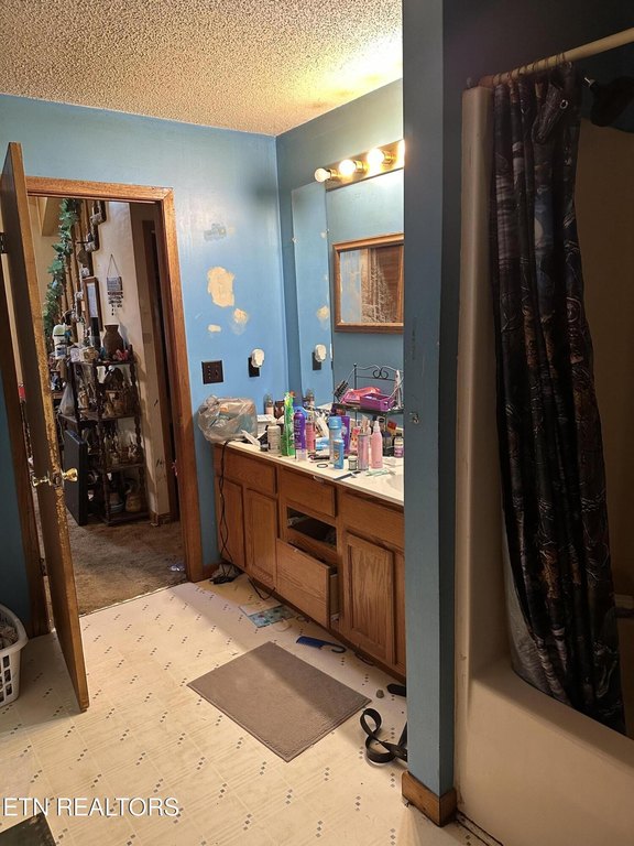 Rockwood, Tennessee, 37854, United States, 3 Bedrooms Bedrooms, ,2 BathroomsBathrooms,Residential,Forsale,1929833