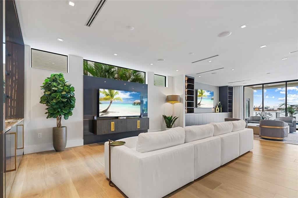 Fort Lauderdale, Florida, 33316, United States, 5 Bedrooms Bedrooms, ,6.5 BathroomsBathrooms,Residential,Forsale,1951896