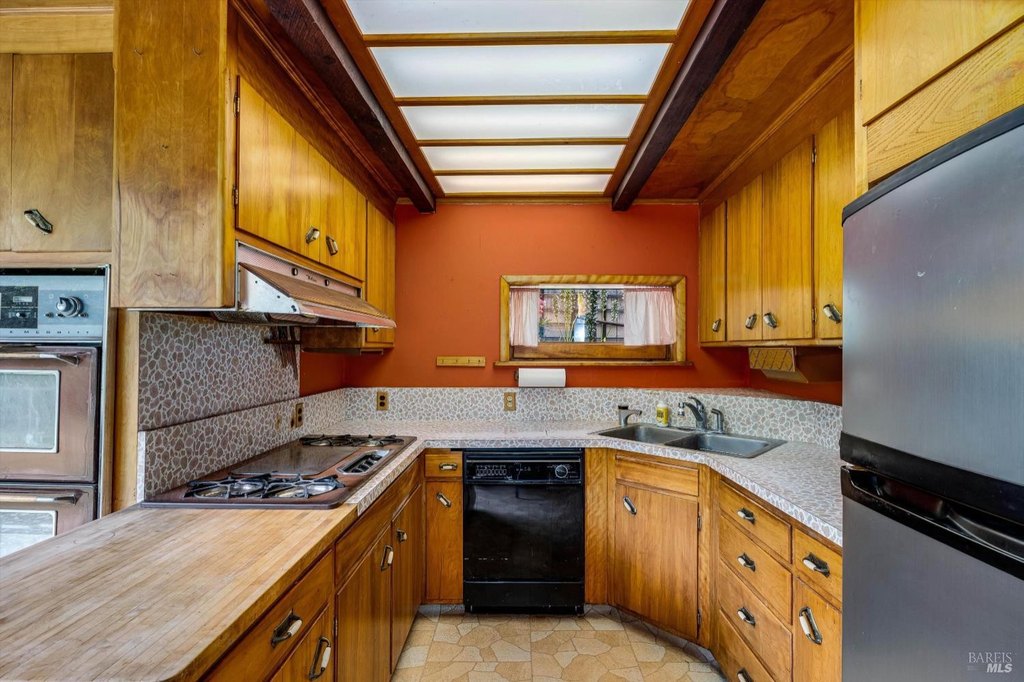 Santa Rosa, California, 95404, United States, 3 Bedrooms Bedrooms, ,1.5 BathroomsBathrooms,Residential,Forsale,1934051