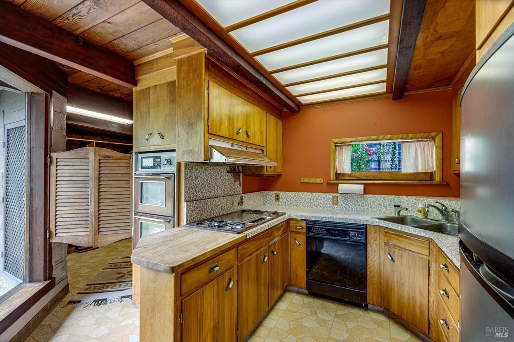 Santa Rosa, California, 95404, United States, 3 Bedrooms Bedrooms, ,1.5 BathroomsBathrooms,Residential,Forsale,1934051